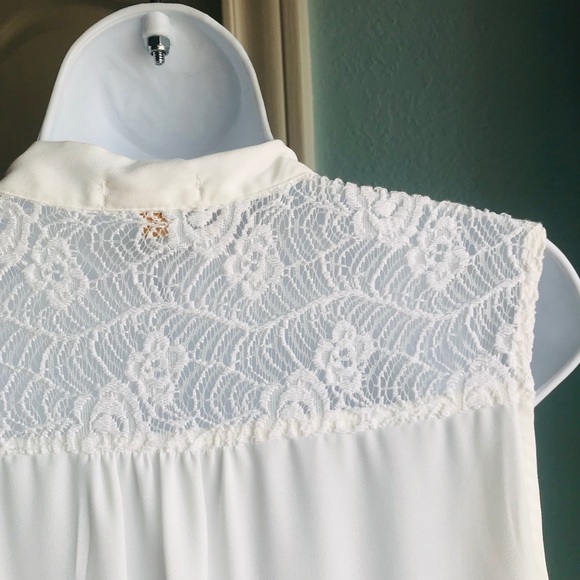 Lace off white high-low button down EUC - Picture 2 of 8